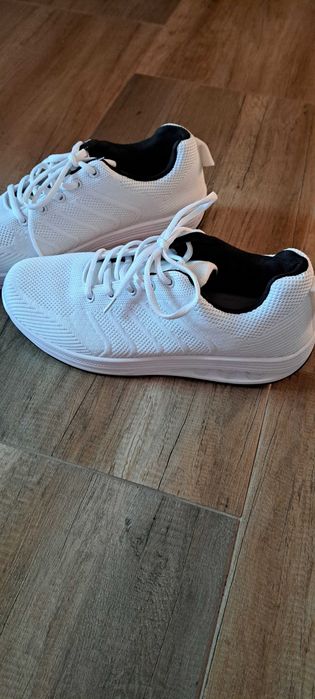 Продавам маратонки