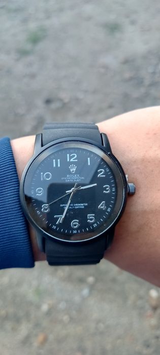 Часы в подарок парню