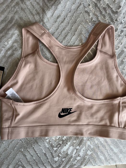 Спортни бюстиета Nike