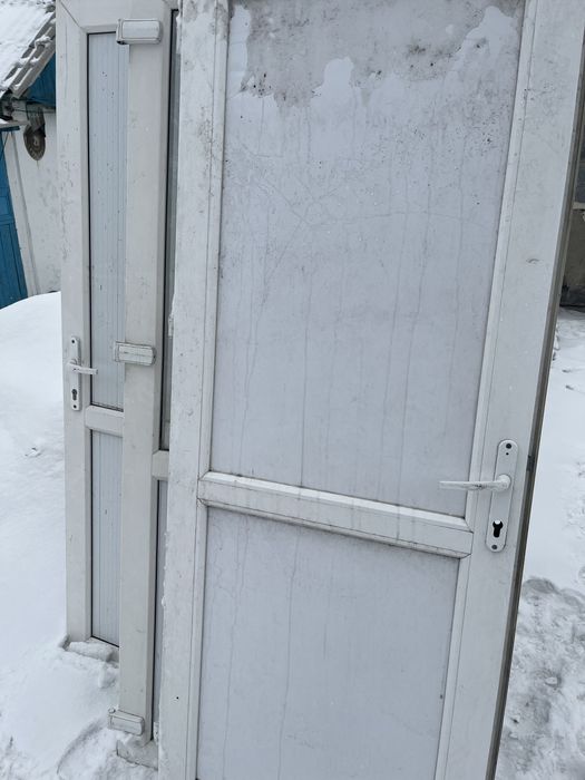 Продам пластиковые двери