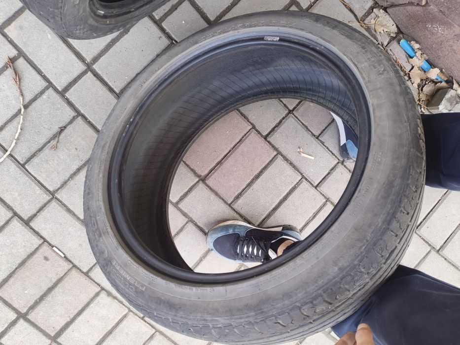 Резина 225/45)18  продам 3 штуки