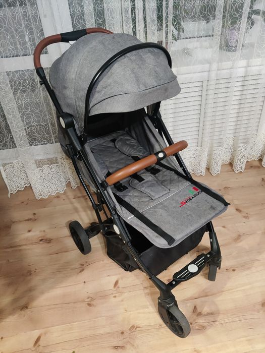 Детская складная коляска