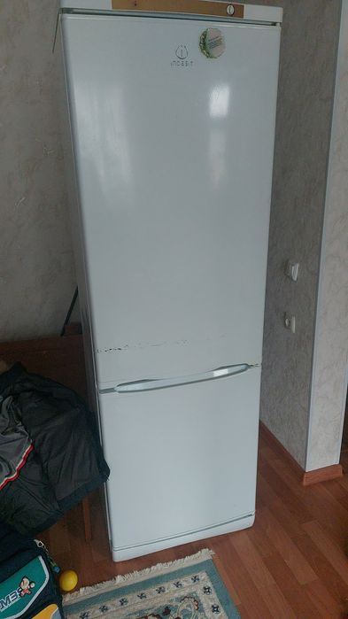 Холодильник Indesit