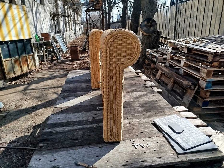 Странични облегалки от ратан за фотьойл или диван.