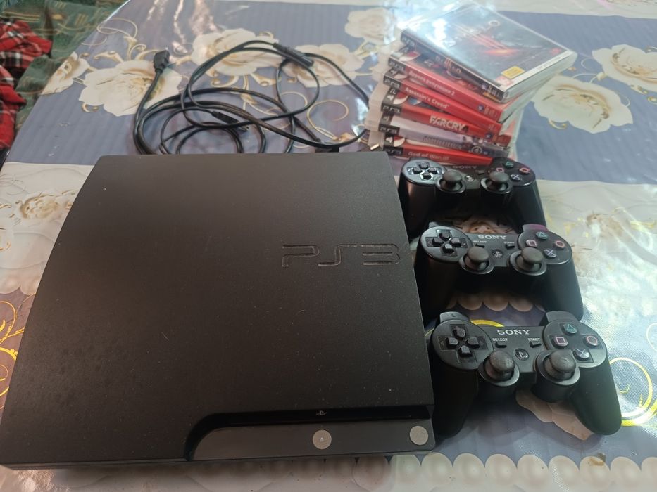 PlayStation 3 с играми + 3 геймпада