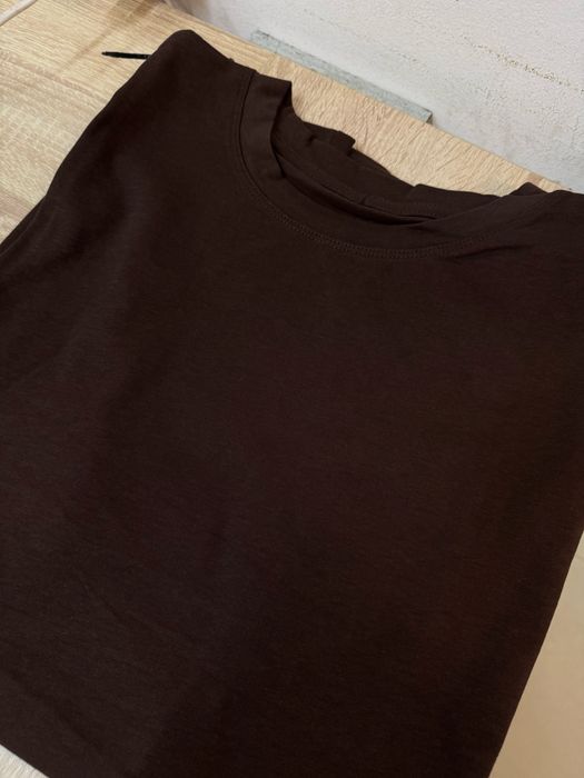 футболки из плотного хлопка, которые держат форму.