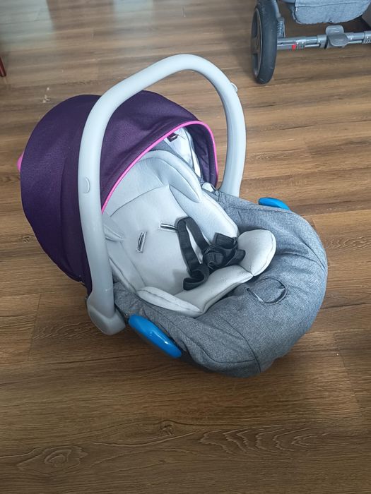 Carucior bebe pentru fetita