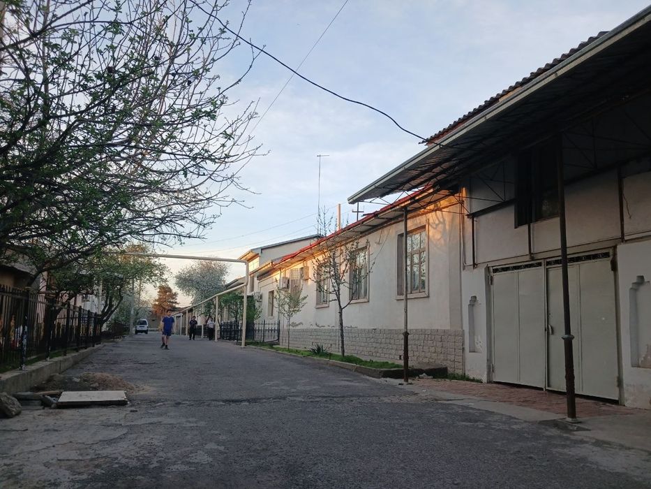 Keles massiv tarafda yer narxida uchaska sotiladi 25000 y.e