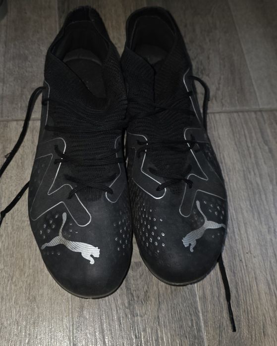 Ghete de fotbal cu crampoane