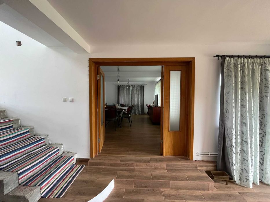 Vand Casa parter + mansarda 280 mp, teren 2300mp Valter Maracieanu