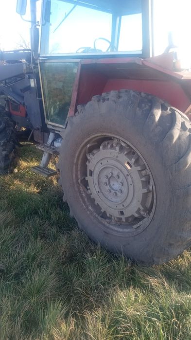 Vând tractor Massey Ferguson cu incarcator- 2640-4300 de ore