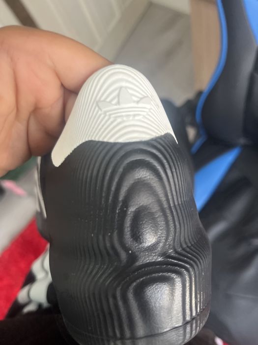 Adidasi adidas alb-negru