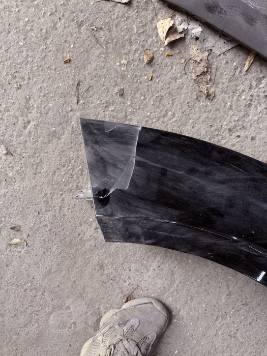 Продам крылья на zeekr 001