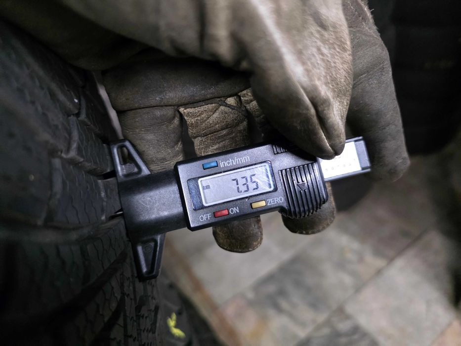 2бр Зимни гуми 225 55 18 - Bridgestone - DOT 2024