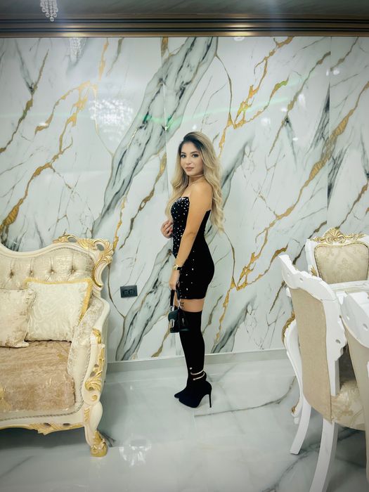 Къса черна рокля с камъни