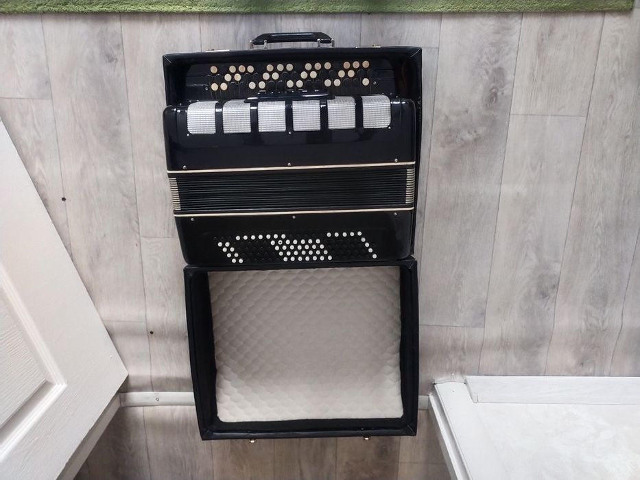 Продаю баян в отличном состояний