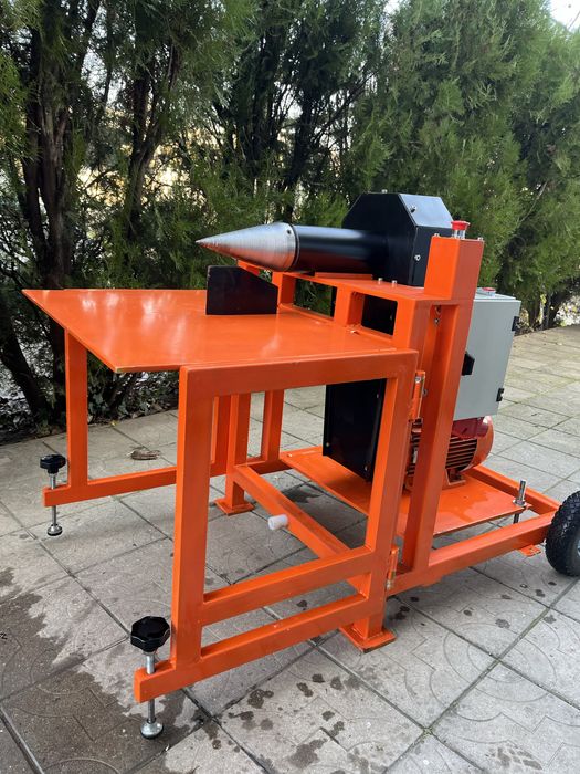 Машина за цепене на дърва професионална