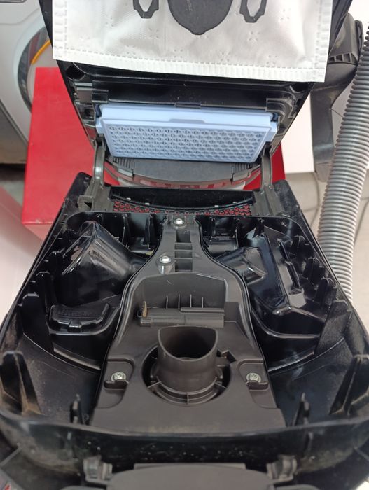 Прахосмукачка  Miele Complete