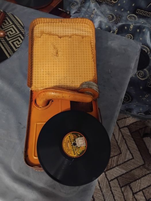 Superb patefon unicat,miniatură,de jucărie, fabricat în Germania.