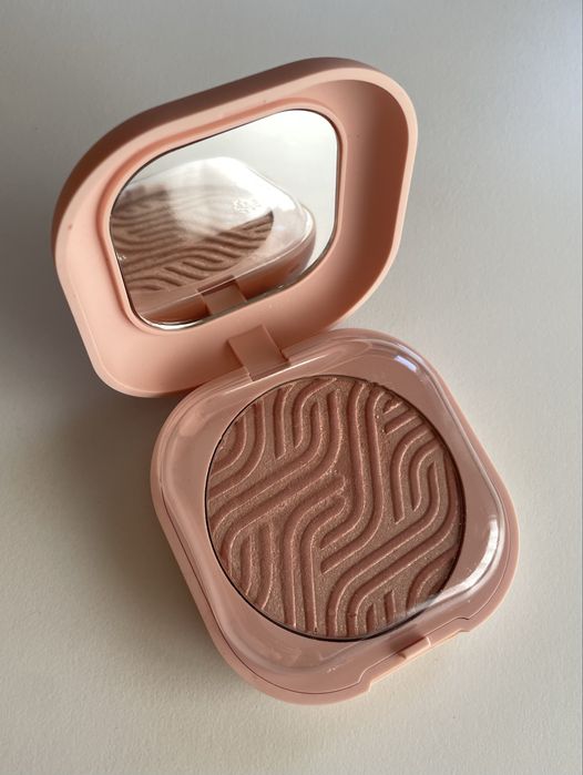 Kiko Milano Beauty Essentials сияен руж
