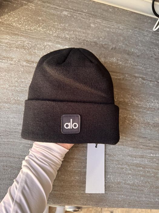 Зимна Шапка - Alo yoga