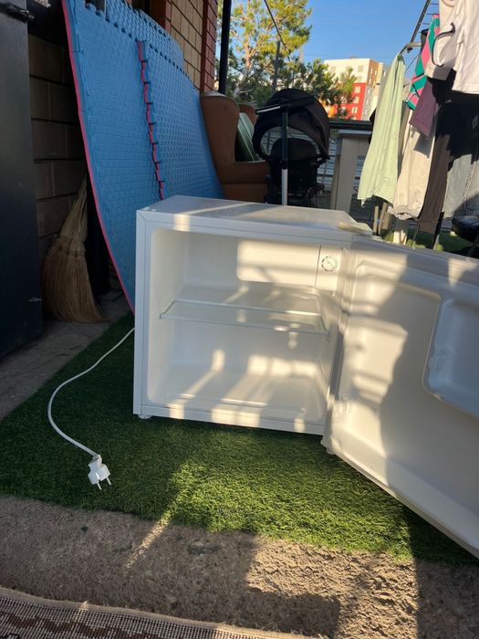 Офисный холодильник