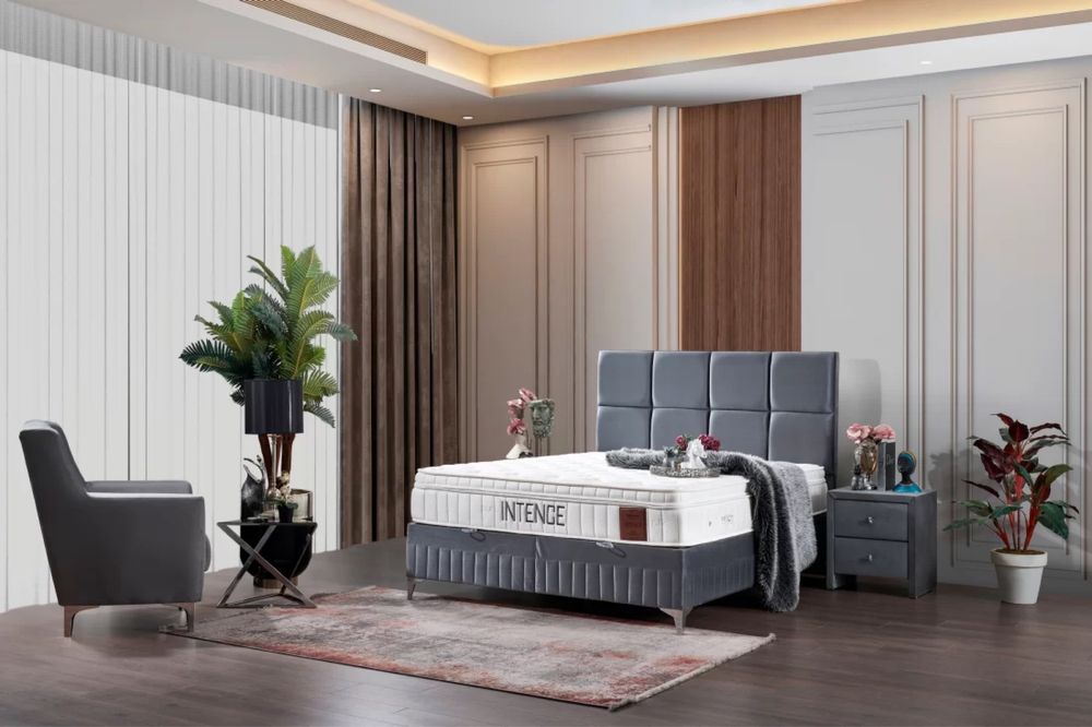 Тапицирано легло Intence