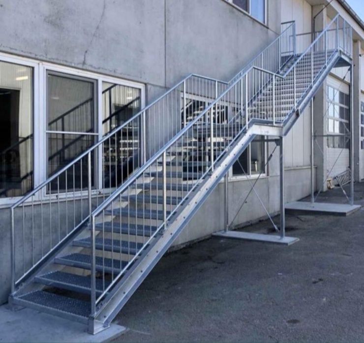 Scari zincate de exterior