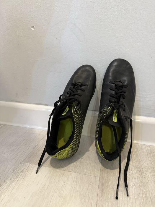 Продам бутсы футбольные