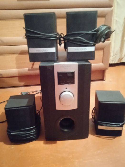 Продам колонки самбуфер Microlab M-960,