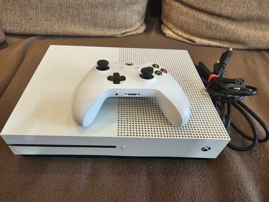 Xbox One S + Controller + jocuri