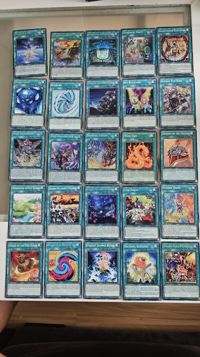 Продавам оригинални Yugioh карти