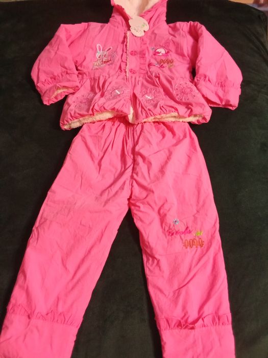 Продам новые костюмы на девочку