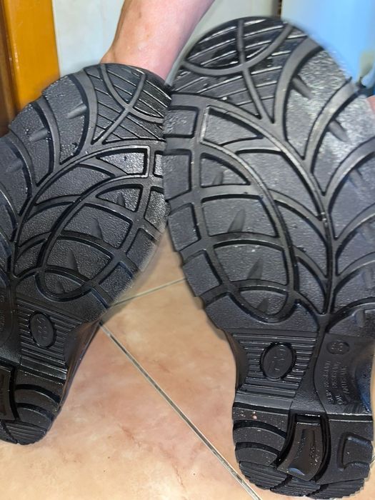 Продам рабочие сапоги 43 р