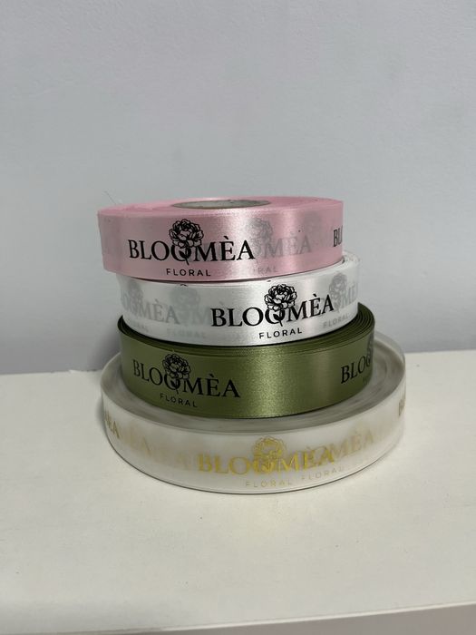 Лента и наклейка