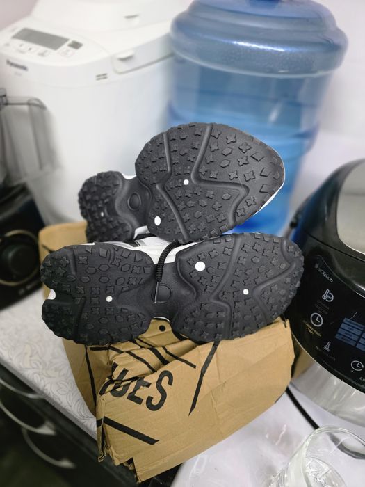 Продам новые кроссовки