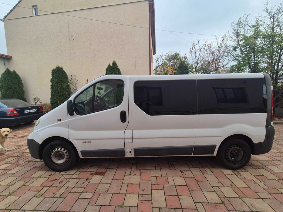 Opel Vivaro L2 (varianta lungă) 8+1 locuri Motor 2.0 CDTI