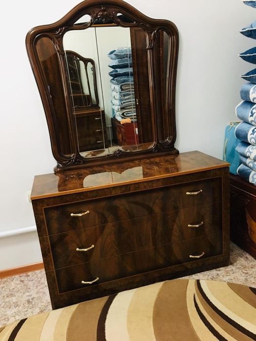 Спальный гарнитур