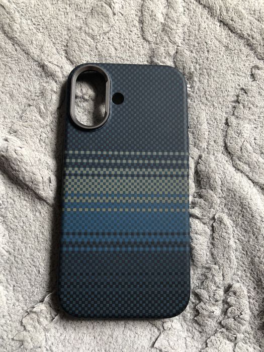 Чехлы на iPhone 15, 16, 17