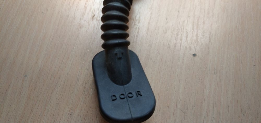 Пыльник на дверь автомобиля