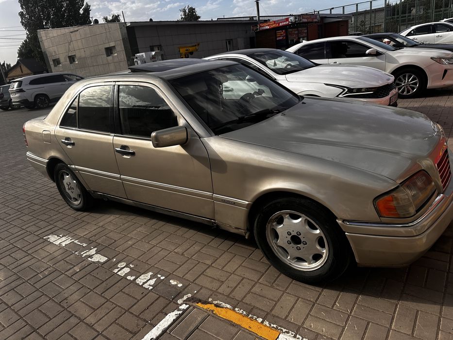 Продам мерс с 220
