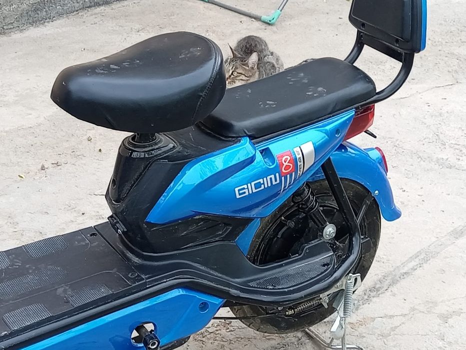 Продам  срочно электроскутер sk8