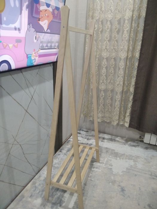 Продам вешалку напольную