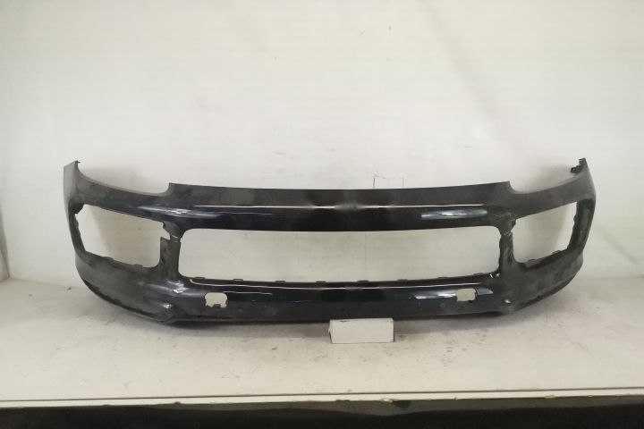 Предна броня Оригинална С Датчици И Престилка В Добро Състояние Порше