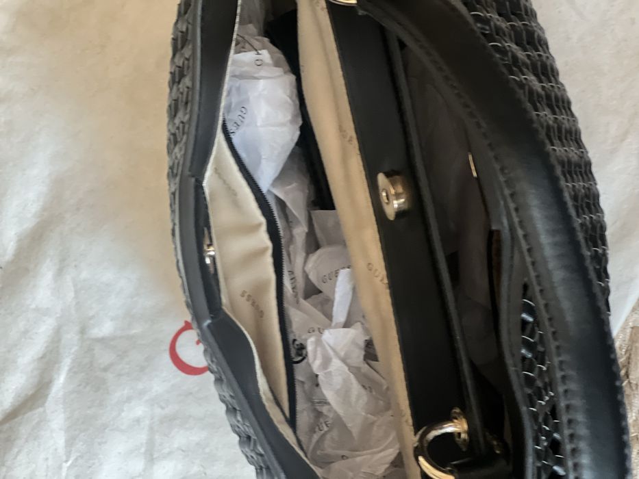 Продам сумочку GUESS
