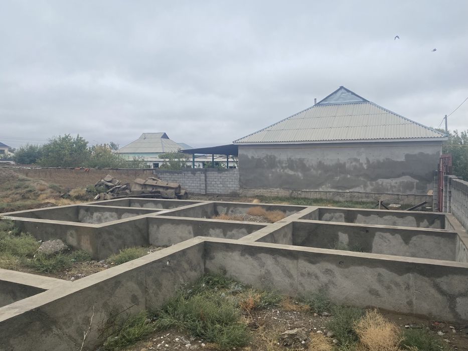 Жер сатылады. 13х14 үлкен үйдің іргетасы құйылған. Қоршалған.