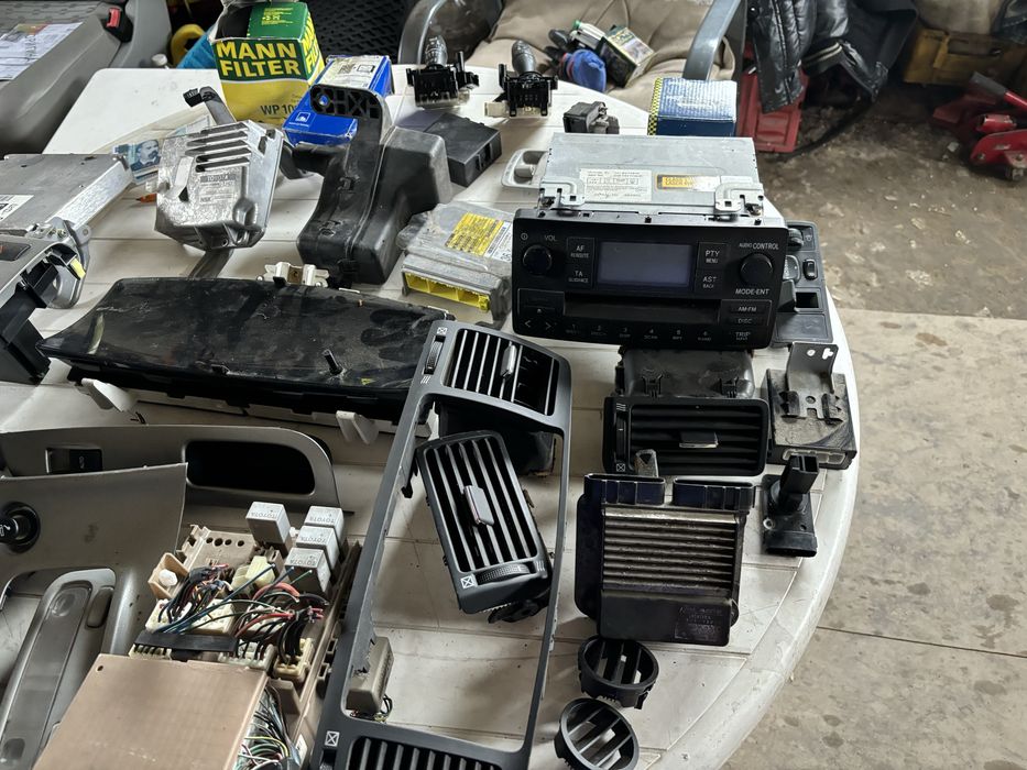 Интериор, табло, компютър двигател за Тойота Корола Версо дизел 02-06г