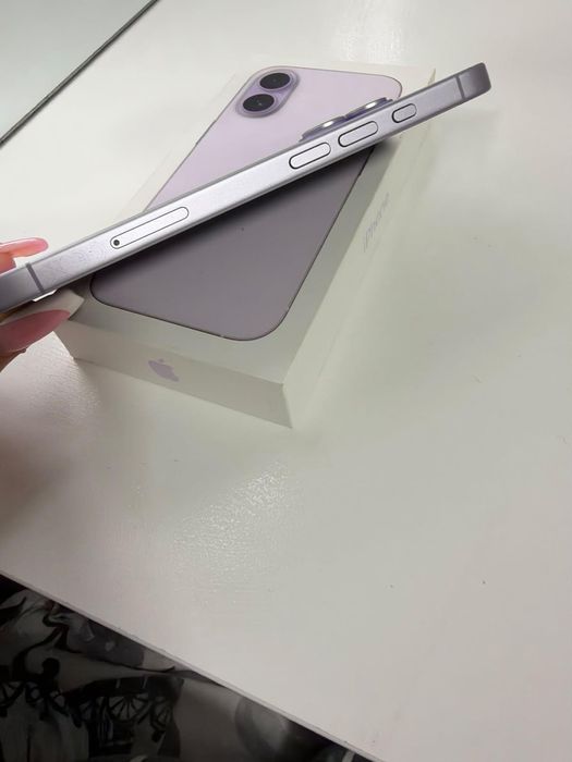 Продавам iPhone 17 256GB