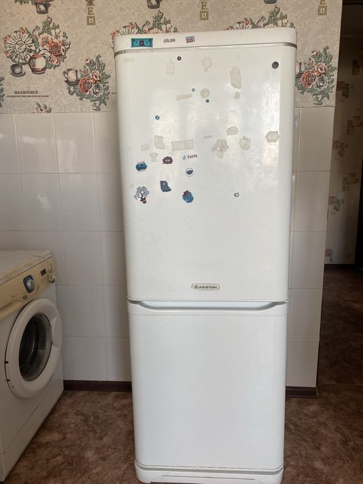 Продам холодильник Аристон