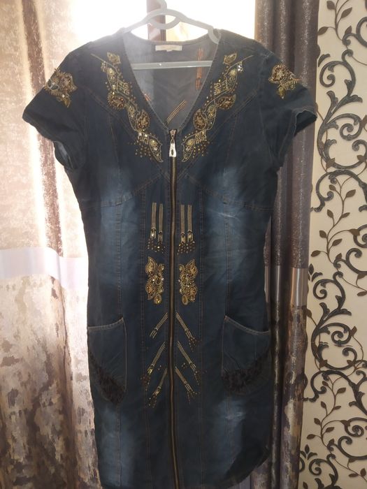 Джинси ва бошка куйлаклар сотилади